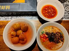 -老牌坊云南鱼豆花火锅(哈西万达店)