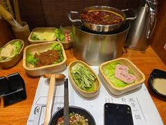 -独食火锅·半米屋台(直营总店)