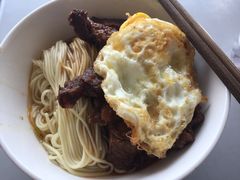 红烧牛肉拌面加荷包蛋-上海为民商行清真饭店(南大路店)