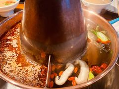 鸳鸯锅-鑫隆四季涮肉(八角畅游店)