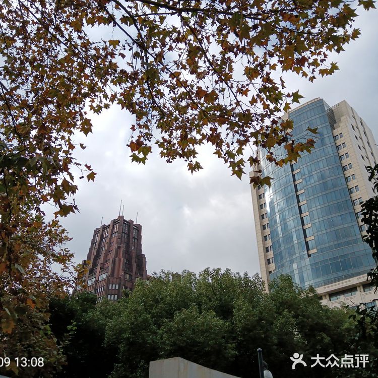 上海市南京路新世界丽笙大酒店45层旋转餐厅