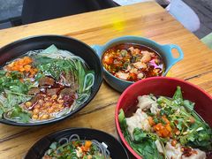 -爆炸头阿姨小四川正宗川味小吃(无任何分店)