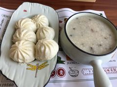鲜肉小笼包-江川右·一家有态度的粥店(天坛店)