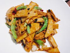 杏鲍菇小炒肉-YOYO悠游美食地图(西市城购物中心店)