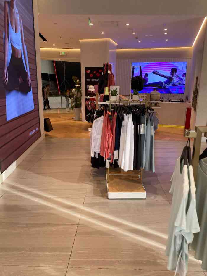 lululemon(天环广场店)-"关注lulu很久了,没有做力量训练太久.