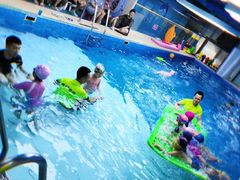 -蓝鲸国际少儿游泳训练中心(爱建店)