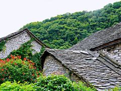 -高荡千年布依古寨旅游景区