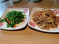 凉拌豆苗-老班长手工灌汤包老店(东山店)
