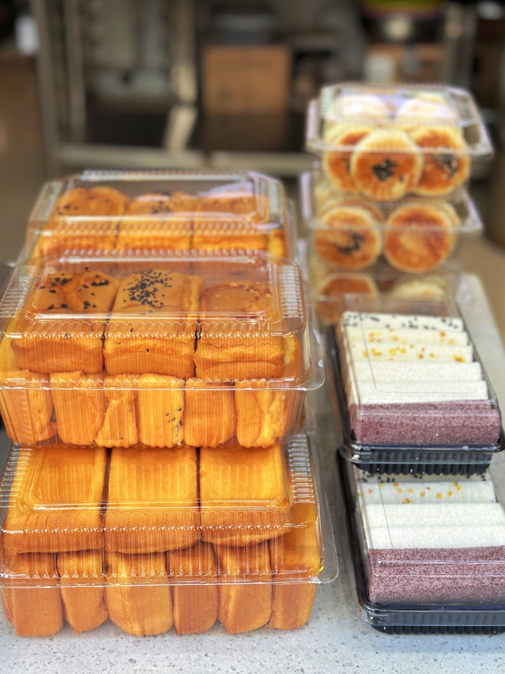 用米做的蛋糕,蓬松软糯的像在我嘴里塞了棉花