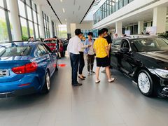 -上海宝信宝马4S店