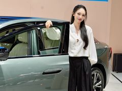 -雍容荟帝王蟹活龙虾展台自助(IFS黑金店)