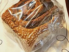 满满芝麻吐司-巴黎贝甜(五月花广场店)