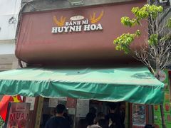 -Bánh Mì Huynh Hoa