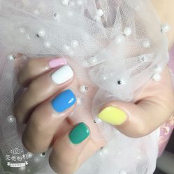 -爱美睫美甲会馆