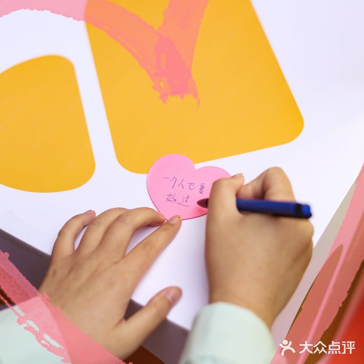 成都新晋打卡地!超有爱的比心💗装置!