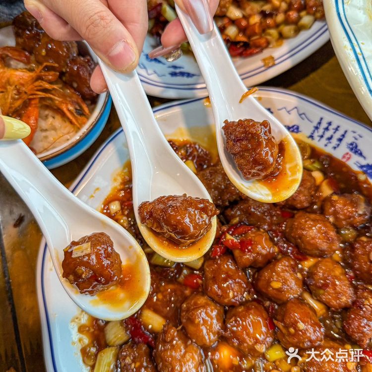 重庆这家老牌江湖菜😋 我能炫三碗饭