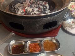 -围炉肉舍•炭烤活鳗•丹东海鲜烤肉(步行街店)