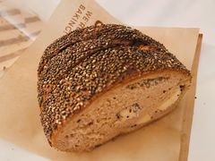 古麥黑松露芝士包-Ole 面包房(华润万象城店)