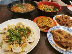 -爆炸头阿姨小四川正宗川味小吃(无任何分店)