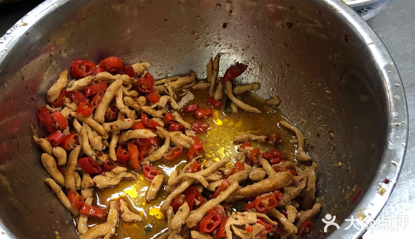 提醒大家不要看牌子点单,去取餐的窗口点单