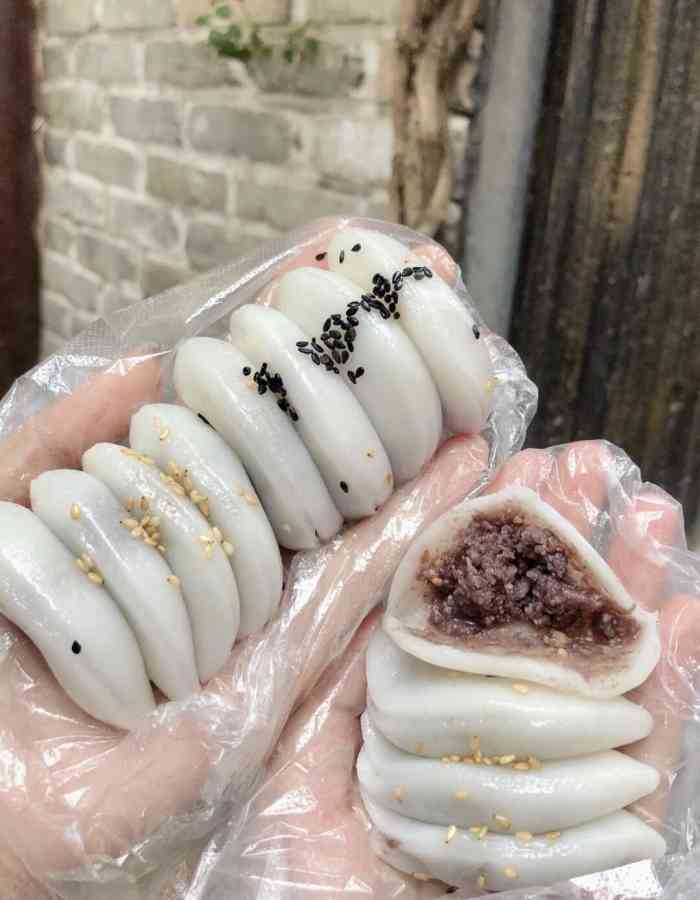 月亮粑粑-"蓝色地标那里,喜欢吃酸菜的,现在很少有这.