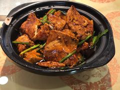 小锅豆腐-添福来墨鱼饺子 · 海鲜东北菜(大连星海·黄浦路店)