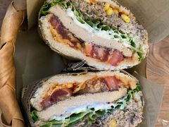 招牌吞拿鱼厚蛋三明治-萤火虫咖啡(后海店)