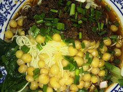 -渝之汇牛肉豌杂面
