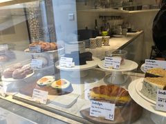 面包甜点陈列柜-大酉·M Coffee(北京美术馆店)