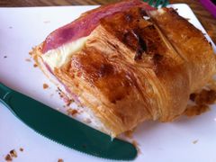 火腿芝士可颂-星巴克臻选(成都宽窄巷子店)