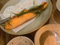 烟熏三文鱼配烤饺子皮和芥末籽酱-BOR Eatery(安福路店)
