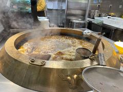 大骨熬汤-黔真牛原汤牛肉粉