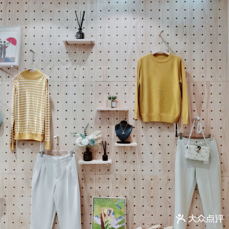  一买衣服就来他们家 每次在他们家都能省个小几千 [礼花]