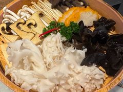 -尚尚仙·酸汤猪手·猪肚鸡火锅(华联万柳购物中心店)