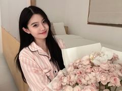 -何兮花店·气球派对鲜花店(马桥银春路万科城店)