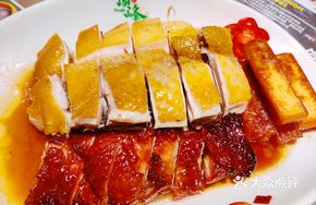 Braised BBQ Pork with Oil-Plucked Chicken