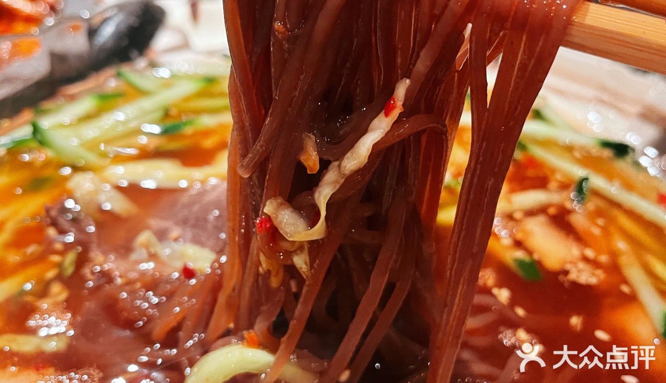 欢乐谷玩累了就来这儿补充能量吧！[礼花]七八冷面很不错！