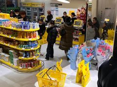 -咻啵翔翔零食基地(万达广场店)