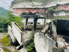 -四川汶川特大地震漩口中学遗址