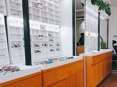 -视野联行眼镜•蔡司•依视路(温江店)