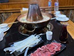 -果松木炭酸菜铜火锅·外婆参鸡汤