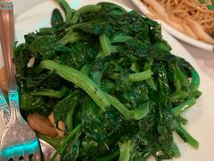 清炒豆苗-岭南小馆