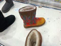 -UGG(燕莎奥特莱斯购物中心店)