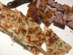 飘香樟茶鸭配黄金饼-上海小南国(正大店)