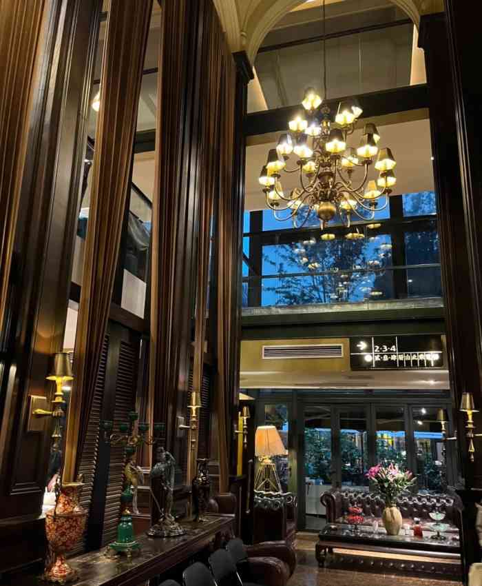 茴香熙楼(翠湖店)-"环境是真的好 装饰高大上 来这里好多都是.