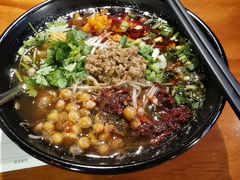 -爆炸头阿姨小四川正宗川味小吃(无任何分店)