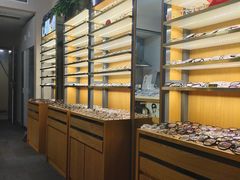 -优医视平价眼镜蔡司依视路折扣工厂店(十里堡店)