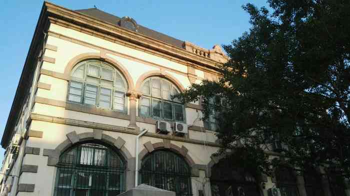 德华银行旧址-"路过这里,只觉得这种建筑的使用方法,有点.