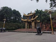 -峨眉山报国寺