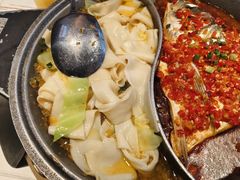 -阿瓦山寨·湘菜现炒·剁椒鱼头王(咸阳总店)